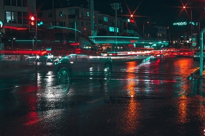 Hoe verkeersdrempels en waarschuwingslichten u kunnen helpen veilig te blijven in regen en sneeuw